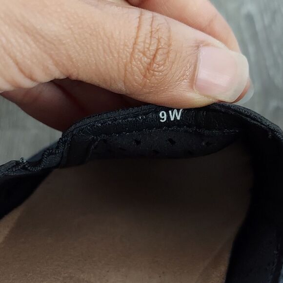 NEW Easy Street Womens Fresh Black Faux Leather Perforated Loafers Shoes 9W - Picture 9 of 9